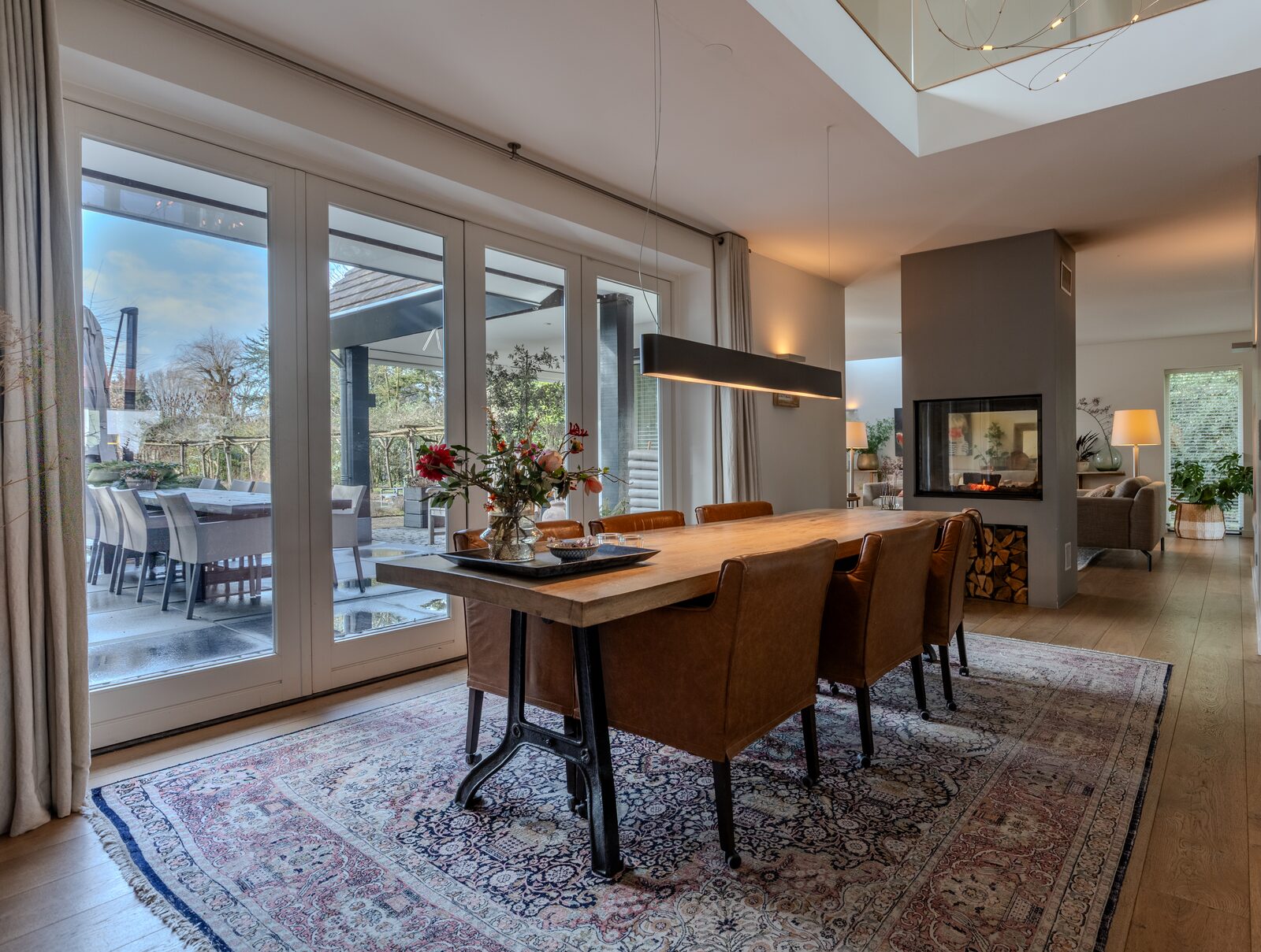 Eettafel met daklicht