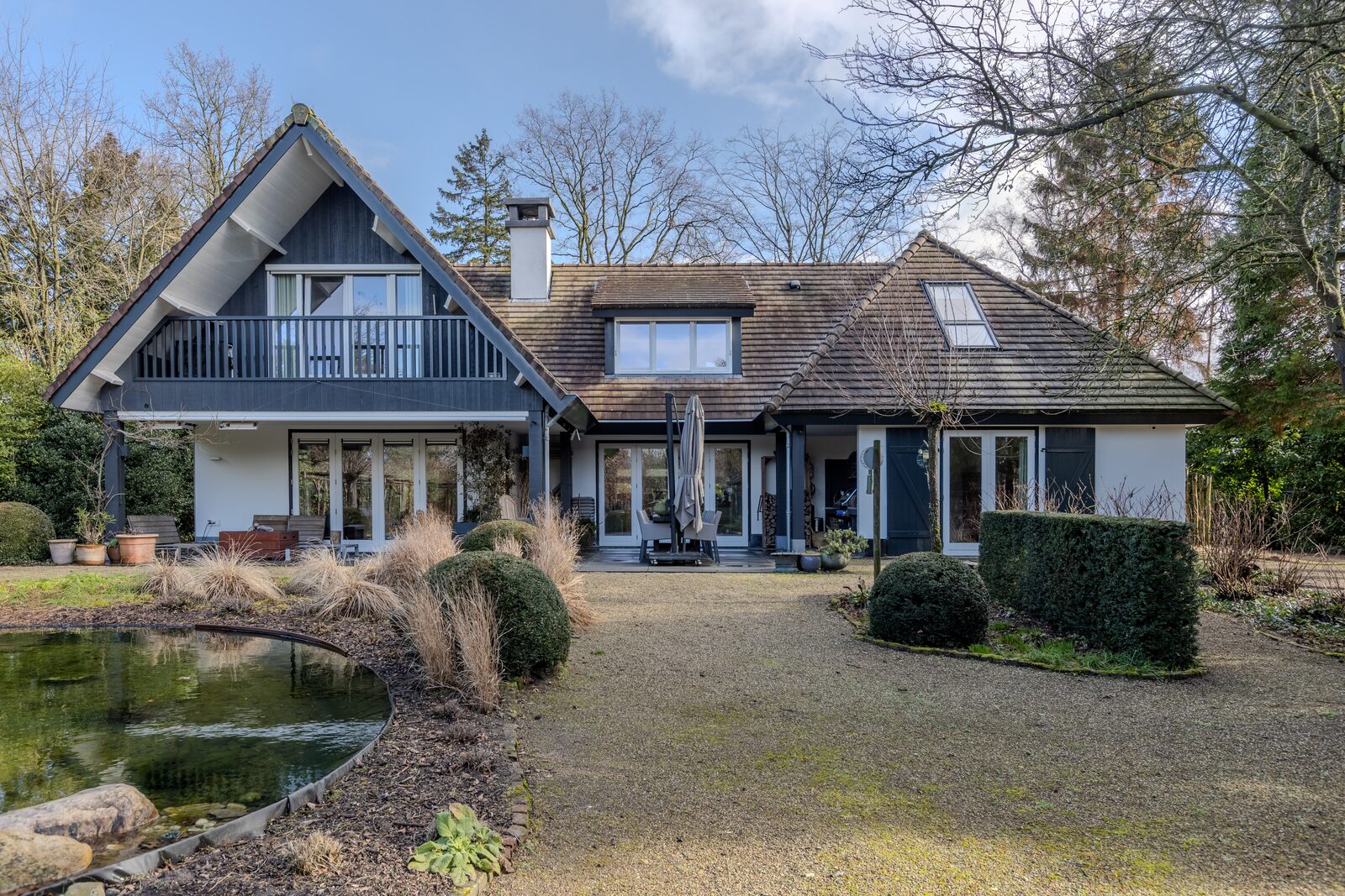 Villa van buiten